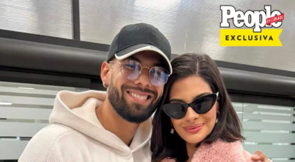 Carlos y Sheynnis en su supuesto primer encuentro en una aeropuerto. La foto fue publicada por la revista People en Español.,image_description: