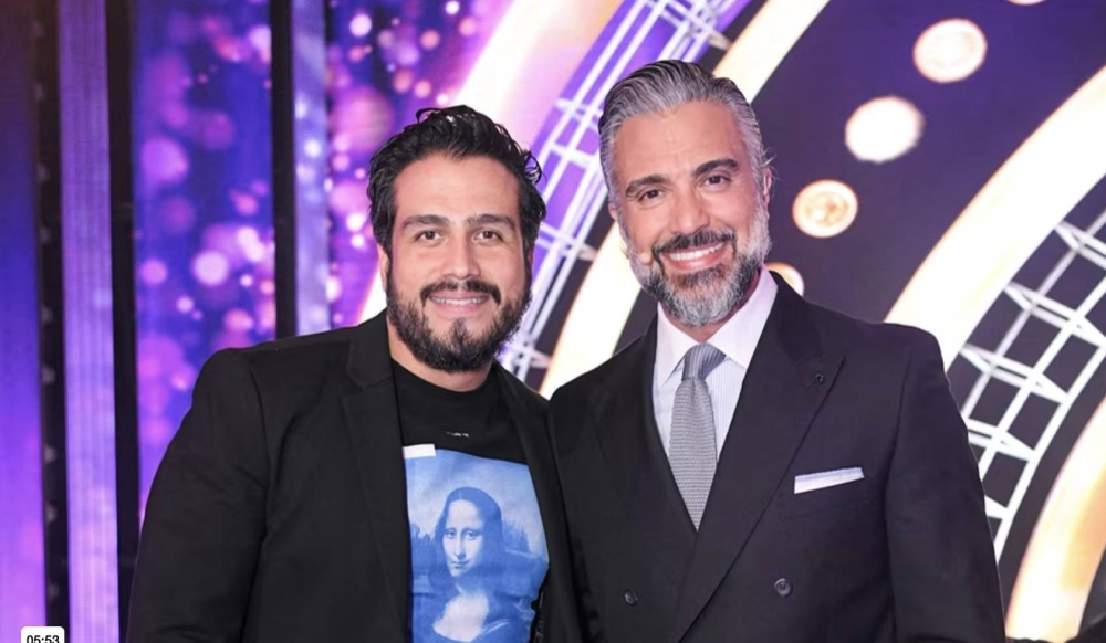 Tovar y el anfitrión Jaime Camil. La producción de LaAcademia asegura que hoy busca ser un show más humano, aunque en históricas ediciones alcanzó alto rating por mostrar acoso y bullying entre críticos y alumnos de canto.,image_description: