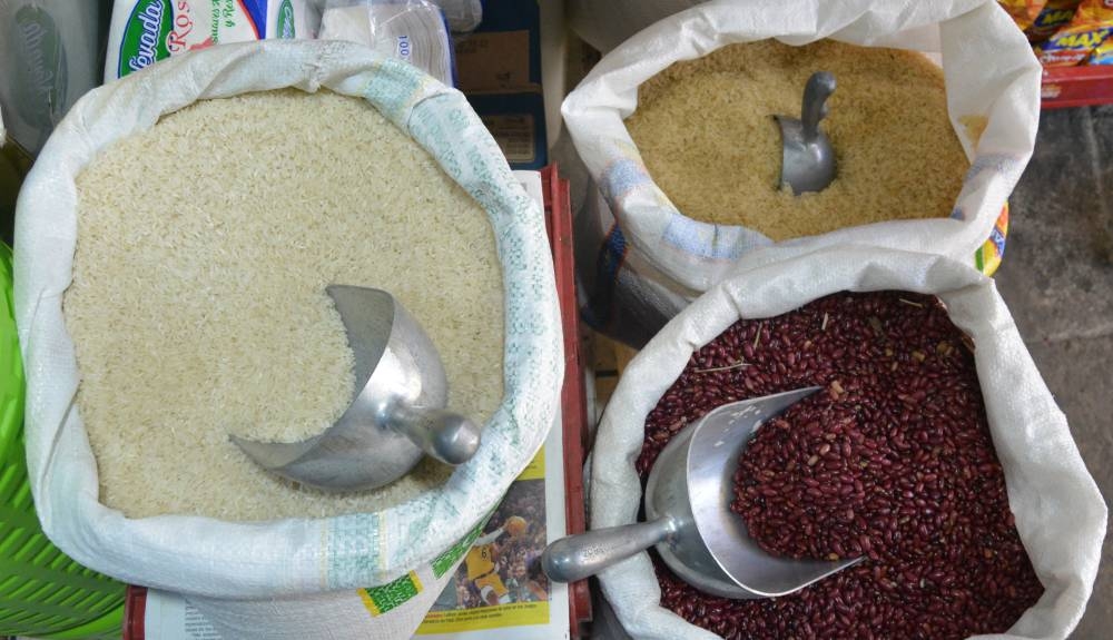 El Salvador importó más de 459.8 millones de kilogramos en frijoles, arroz y maíz por los que pagó 148.6 millones a junio de 2024. /Lisbeth Ayala,image_description: