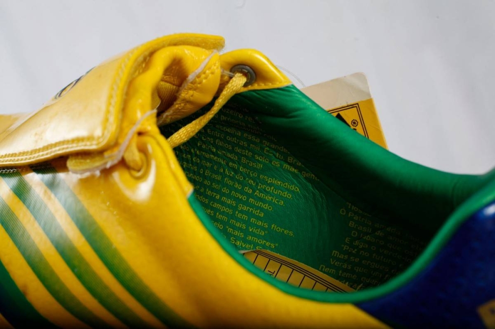 Adidas F50 Tunit que incluyen la letra del himno nacional de Brasil en su interior. Photo by Galo Paguay / AFP,image_description: