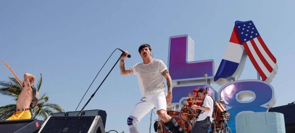 Flea, Anthony Kiedis, Chad Smith y John Frusciante de Red Hot Chili Peppers en la celebración de la entrega olímpica de LA28. /AFP.