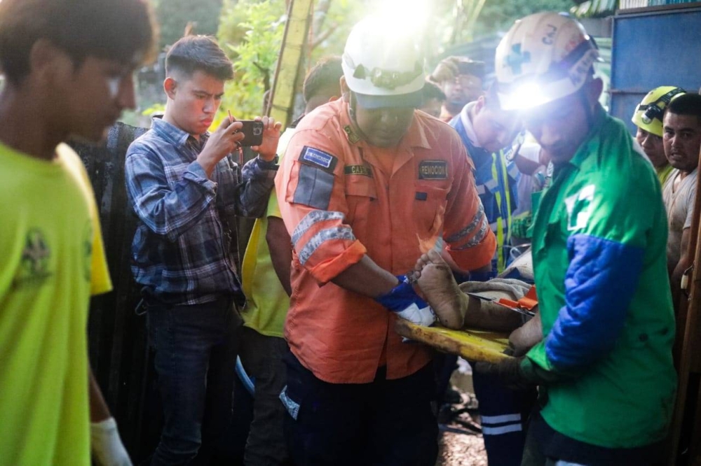 Una mujer murió en la ambulancia del SEM luego de ser rescatada. / Protección Civil.