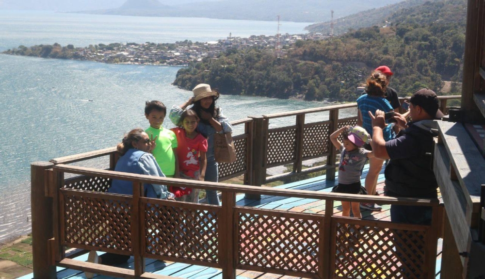 El lago de Atitlán fue de los más demandados durante las vacaciones agostinas, según Inguat. /Francisco Valle,image_description: