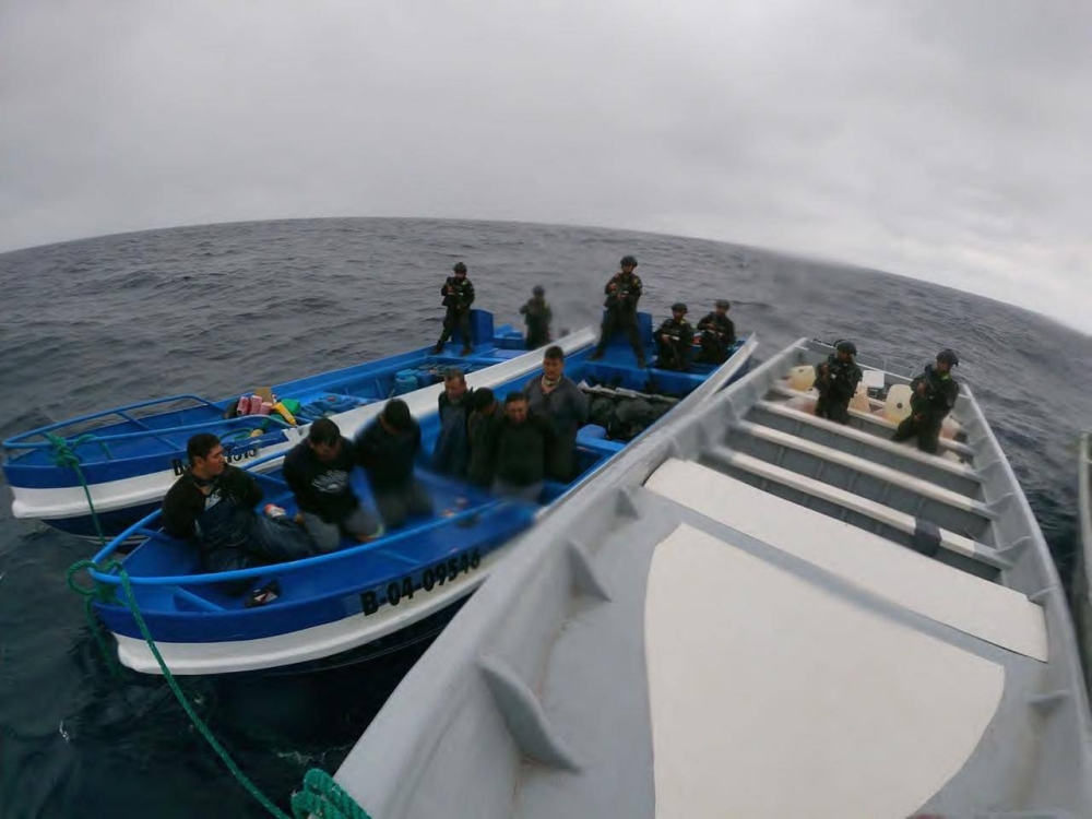 Embarcaciones ecuatorianas y mexicanas fueron detenidas por la Marina Nacional fuera de los límites territoriales. 