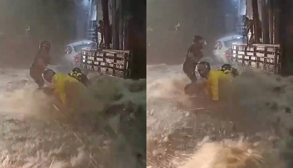 Socorristas auxilian a una pareja que era arrastrada por una correntada en Santa Ana la noche del sábado. /Protección Civil,image_description: