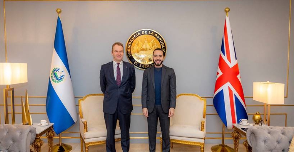 Embajador de Reino Unido, David Lelliot, junto al presidente de la Repuu0301blica, Nayib Bukele. / DavidLelliottUK,image_description: