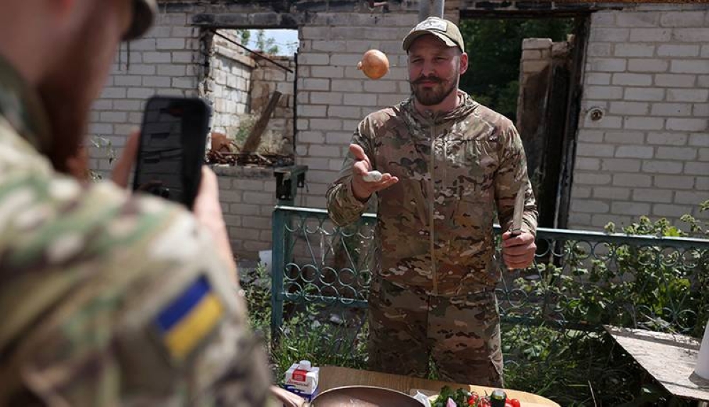 El soldado ucraniano e influencer Ruslan Mokrytskyi /Foto por Anatolii Stepanov / AFP.,image_description: