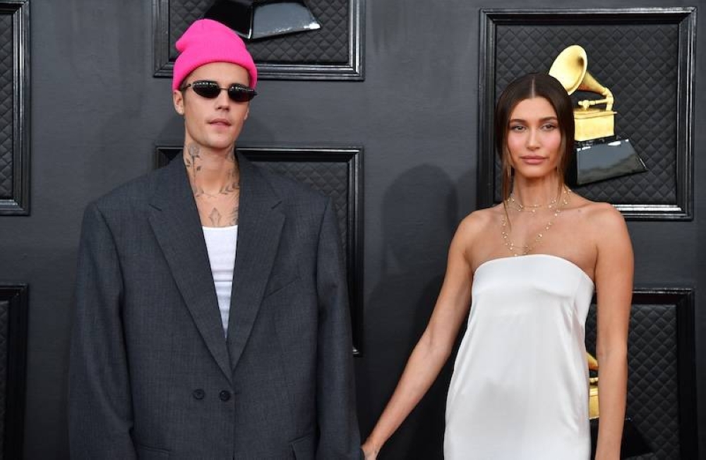 El cantante canadiense Justin Bieber junto a su esposa estadounidense, la modelo Hailey Bieber, con quien procreó a su primer hijo./ AFP,image_description:Justin Bieber announces birth of baby boy