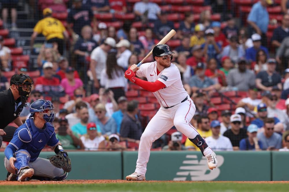 Danny Jansen, en su turno al bate con los Boston Red Sox ante Toronto. / AFP,image_description: