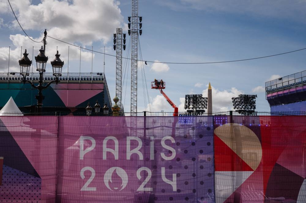 Todo listo en la Plaza de la Concordia para la ceremonia de inauguración de los Paralímpicos. / AFP,image_description: