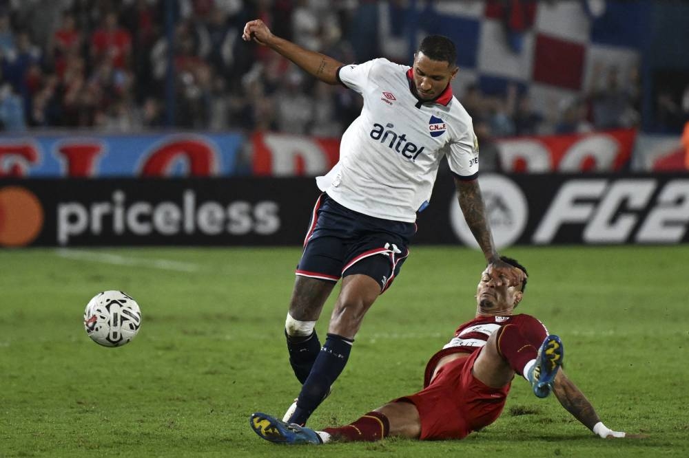 Juan Manuel Izquierdo jugando para Nacional. Lamentable pérdida. / AFP,image_description: