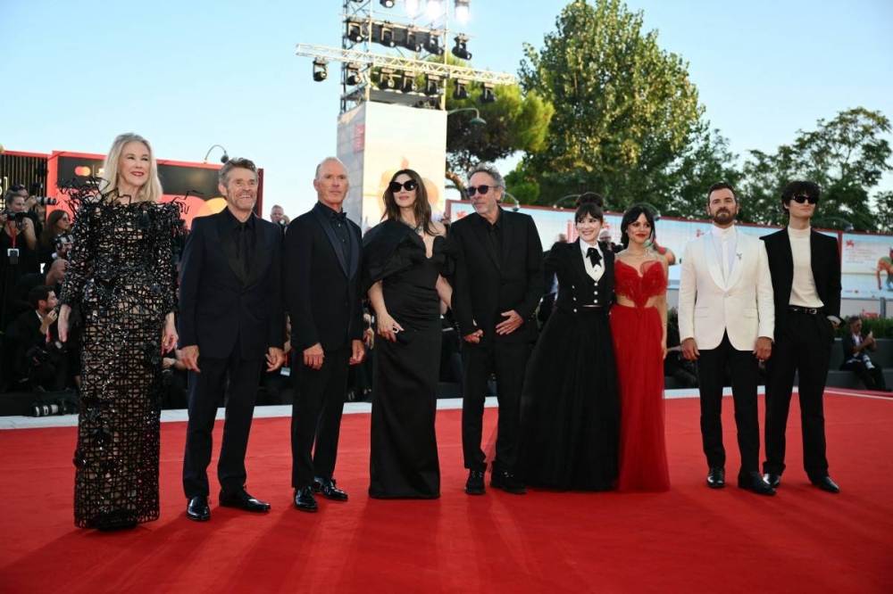 Catherine O’Hara, Willem Dafoe, Michael Keaton, Mónica Bellucci, Tim Burton, Winona Ryder, Jenna Ortega, Justin Theroux y Arthur Conti. Photo by Alberto PIZZOLI / AFP