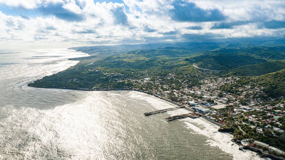 Vista del puerto de La Libertad, donde 13 playas forman el circuito de Surf City. /Cortesía,image_description: