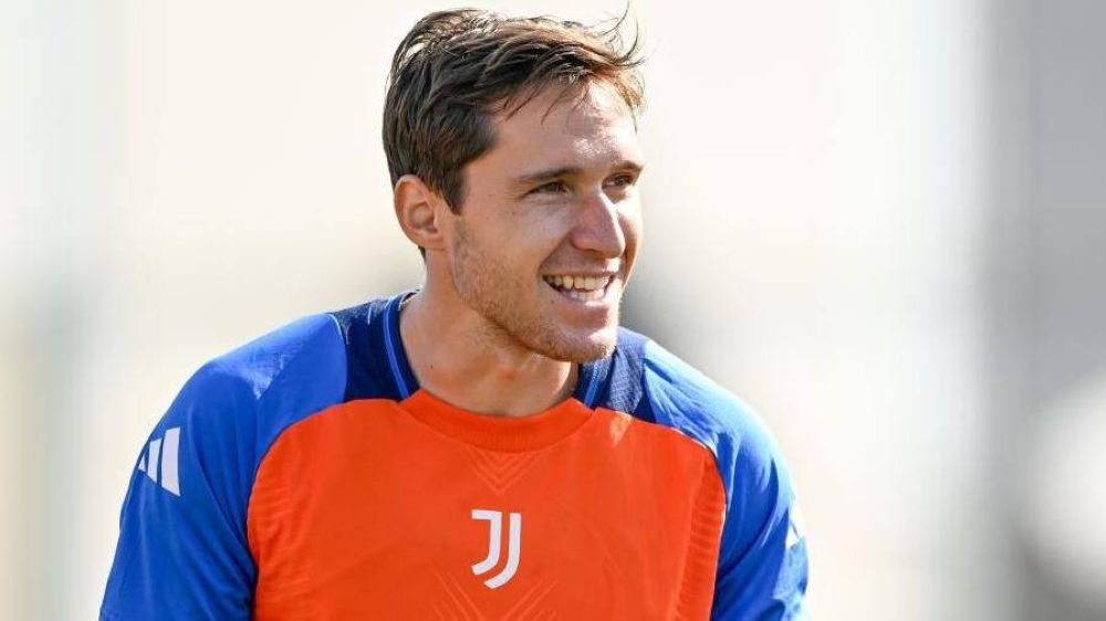 Federico Chiesa deja Italia para jugar en Inglaterra. ,image_description: