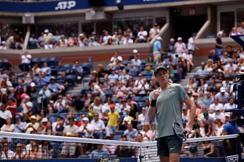 Jannik Sinner festeja tras avanzar a la suguiente fase del US Open. / AFP,image_description: