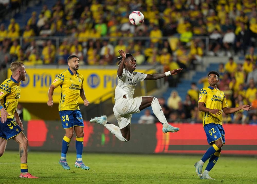 Vinicius Junior y una acrobacia en el partido contra Las Palmas. / AFP,image_description: