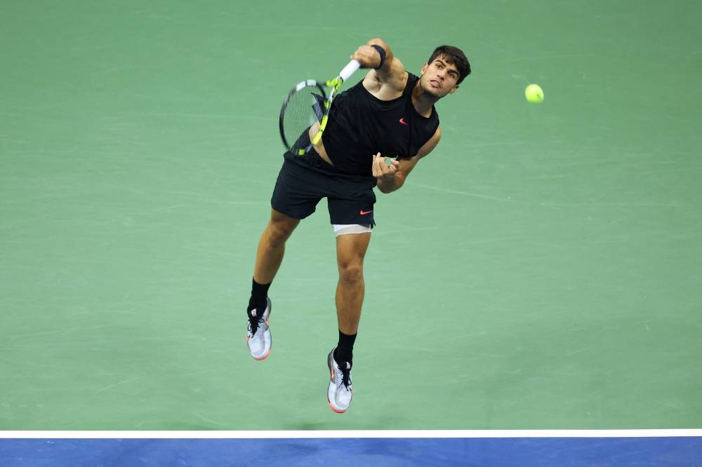 Carlos Alcaraz jugó mal ante Botic van De Zandschulp y se despidió del US Open. / AFP,image_description: