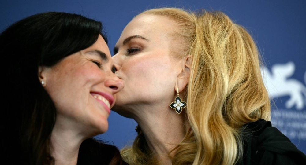 La directora Halina Reijn y la actriz Nicole Kidman presentaron la cinta Babygirl para la competición. Photo by Alberto PIZZOLI / AFP,image_description: