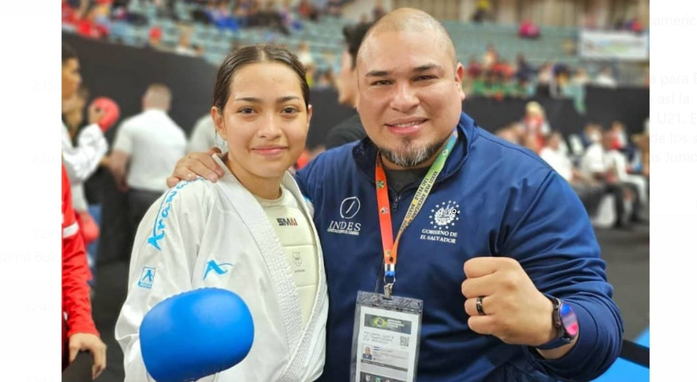 Hazel Flores junto a su entrenador William Serrano. ,image_description: