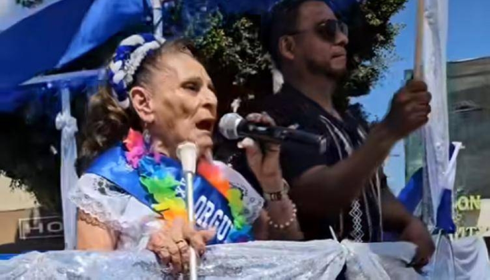 Yajaira también destacó como toda una oradora para dirigirse al público que disfrutó el desfile, y aseguró que ya estará en el país para el del 15 de septiembre.,image_description: