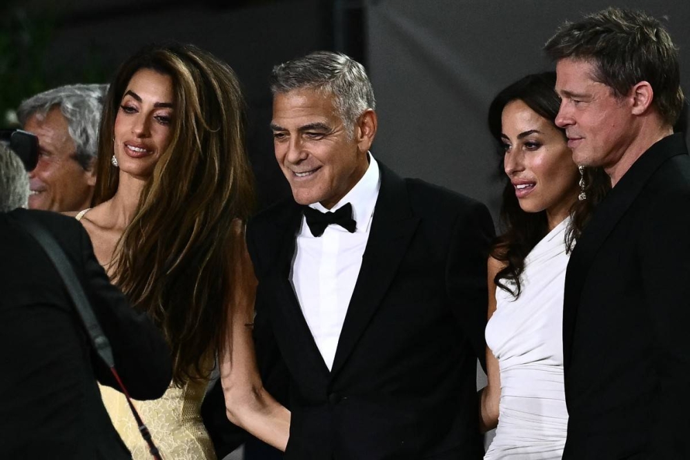 Amal Clooney, George Clooney, Ines de Ramón y Brad Pitt a. Photo by Marco BERTORELLO / AFP,image_description:From left : Amal Clooney, actor George Clooney, Ines de Ramon and actor Brad Pitt arrive at the red carpet of the movie Wolfs presented out of competition during the 81st International Venice Film Festival at Venice Lido, on September 1, 2024. Photo by Marco BERTORELLO / AFP