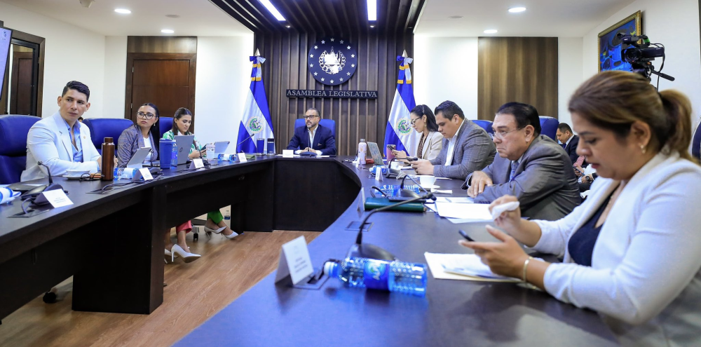 Diputados de la Comisión Política escucharon la intervención del sexto candidato entrevistado el lunes. / AsambleaSV.,image_description: