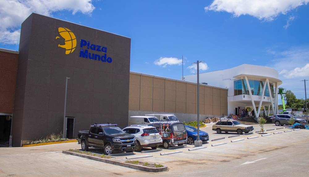 Plaza Mundo Usulután es el tercero de su tipo, antecedido por los centros comerciales en Soyapango y Apopa. /Alexander Montesn,image_description: