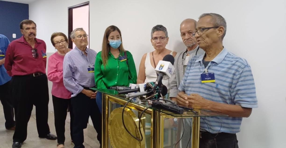 Afectados de Cosavi en la Asamblea Legislativa. / Jessica Guzmán.,image_description: