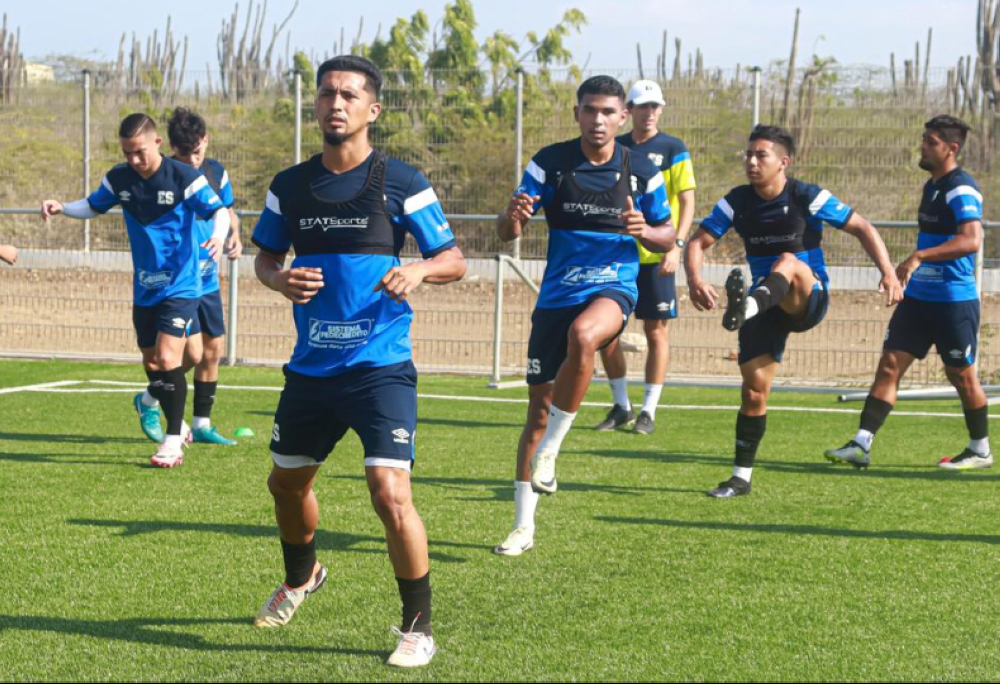 Melvin Cruz, uno de los centrales con los que contará David Dóniga para el duelo ante Monserrat este jueves/ Foto tomada de la cuenta de X de La Selecta.,image_description: