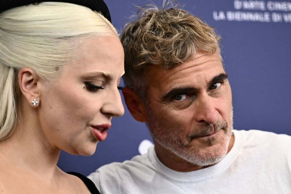 Lady Gaga y Joaquin Phoenix, coestrellas de Joker : Folie a deux, presentes en la competición cinematográfica de Venecia, este miércoles. Photo by Marco BERTORELLO / AFP,image_description: