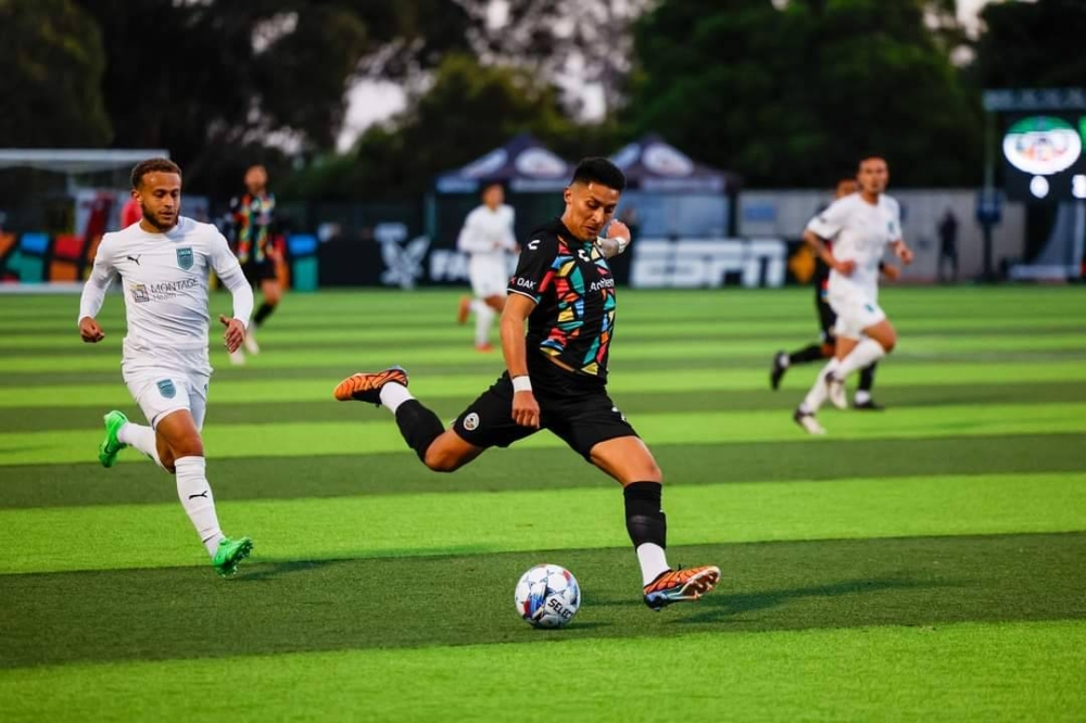 El lateral cuscatleco marcó el fín de su travesía en el fútbol estadounidense y continuará su recuperación en El Salvador / Foto tomada de la cuenta de X de Oakland Roots. ,image_description: