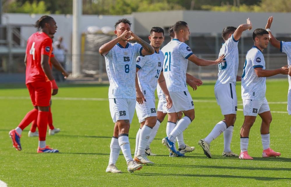 La celebración de Brayan Landaverde, autor del primero de la Selecta. / Fesfut,image_description: