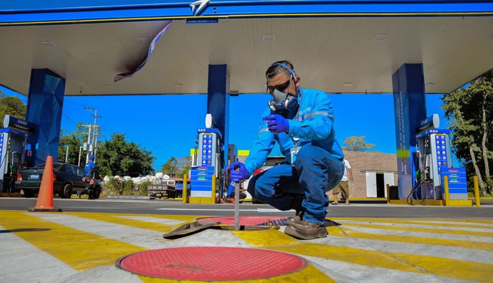 La Dirección de Energía explicó que los tanques tienden a recoger agua debido al estado de los mismos y porque están expuestos a la lluvia. /DGEHM,image_description: