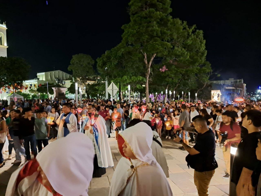 Feligreses católicos mostraron su devoción al participar en la actividad en honor al nacimiento de la Virgen niña. /IC