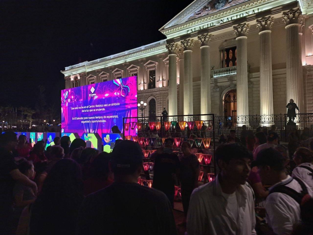 Las luces adornaron diferentes lugares del Centro Histórico. / IC