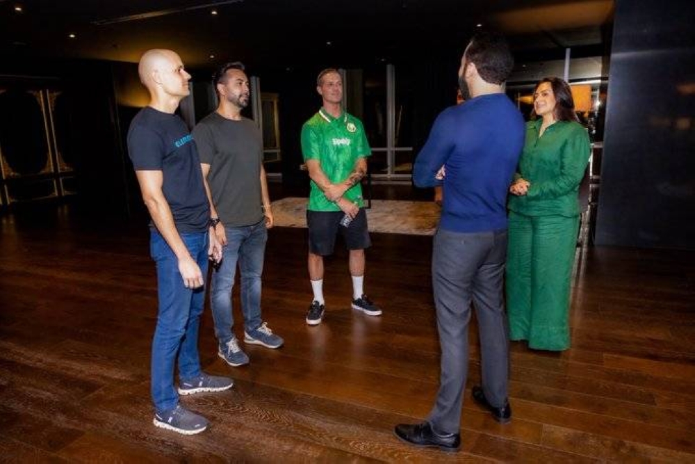 Nayib Bukele recibió al skater Danny Way en El Salvador.,image_description: