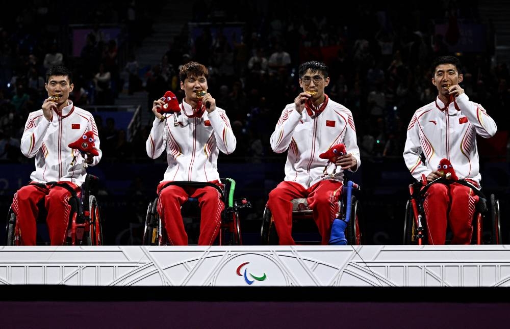 Los integrantes del equipo de esgrima paralímpico de China. / AFP,image_description: