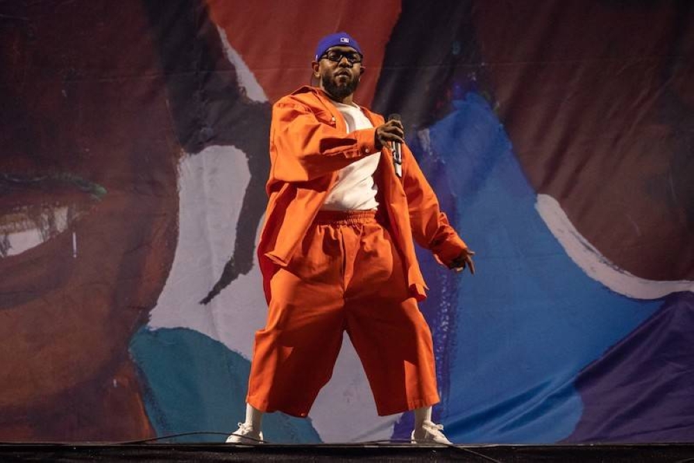 El 11 de junio de 2023, el rapero estadounidense Kendrick Lamar actúa durante el Festival de Música Governors Ball 2023 en Flushing Meadows Corona Park en la ciudad de Nueva York. / AFP.,image_description: