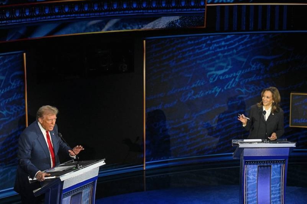 Kamala Harris y  Donald Trump durante el debate presidencial la noche del 10 de septiembre en el National Constitution Center en Filadelfia, Pensilvania./AFP,image_description: