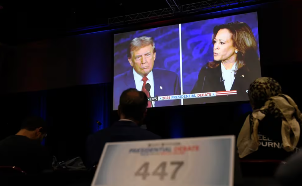 Donald Trump y Kamala Harris se enfrentaron en un polémico debate en el que, al menos, el 63 de los votantes afirmaron,  en una encuesta, que la demócrata ganó/ Foto AFP.,image_description: