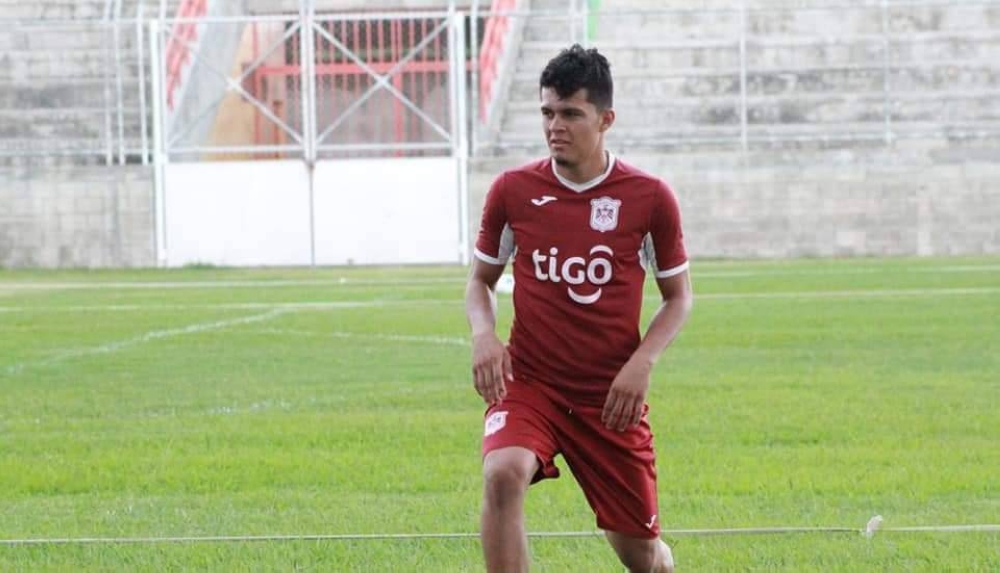 Rómulo Villalobos entrenándose con el Firpo. ,image_description: