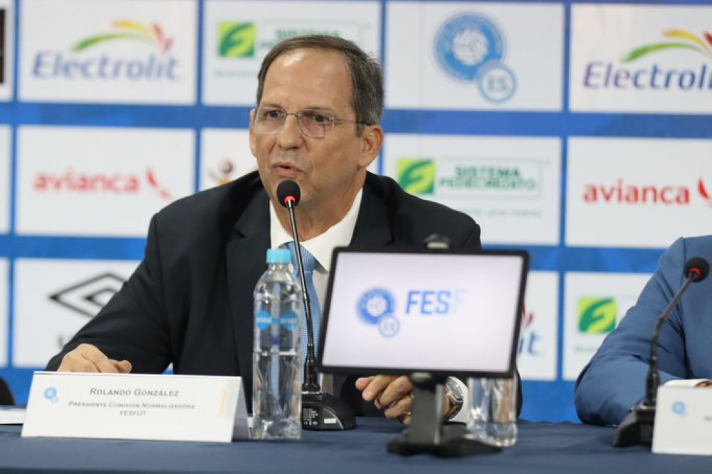 Rolando González, el presidente del Comité, en la reunión. / Fesfut,image_description: