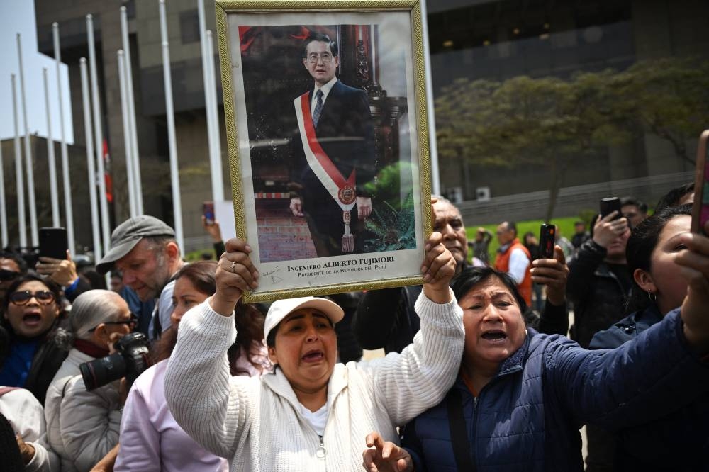 En diciembre, Fujimori fue indultado por razones humanitarias cuando cumplía una condena por homicidio, secuestro y otros graves abusos cometidos por un escuadrón militar que combatió a la guerrilla. / AFP,image_description: