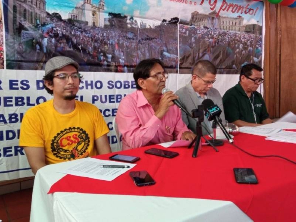 José Santos Melara de rosado, coordinador de la Alianza El Salvador en Paz. / DEM.,image_description: