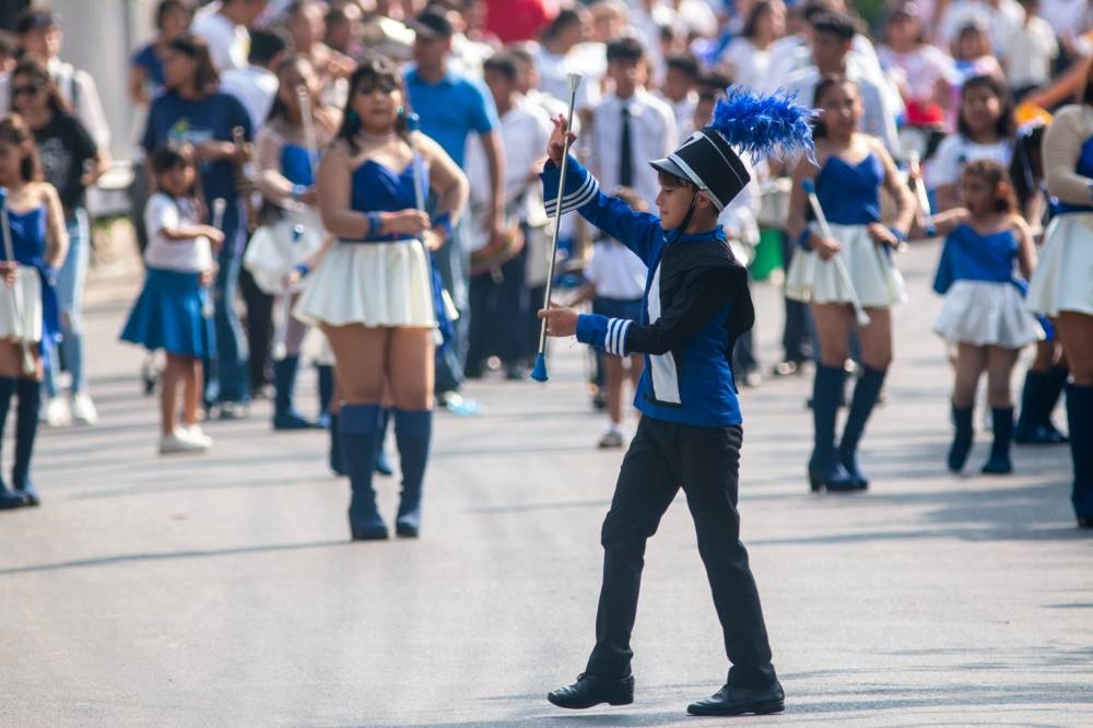 Brandon Hernández desfiló este sábado en Cuscatancingo por el día de la Independencia como bastonero. Lisbeth Ayala.,image_description: