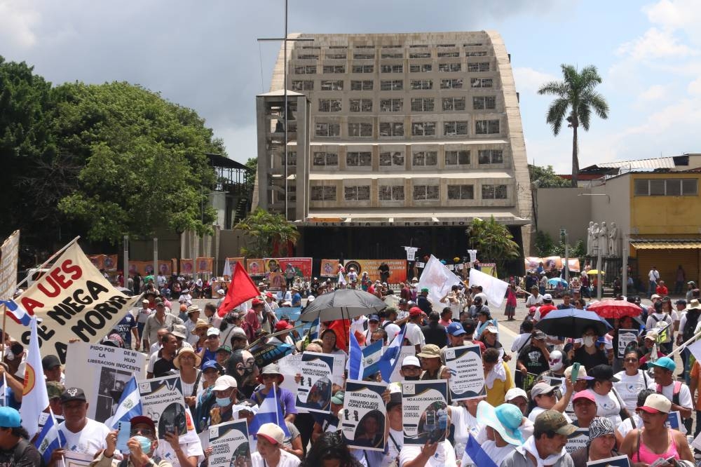 Los manifestantes se reunieron en la plaza Libertad. /Lisbeth Ayala