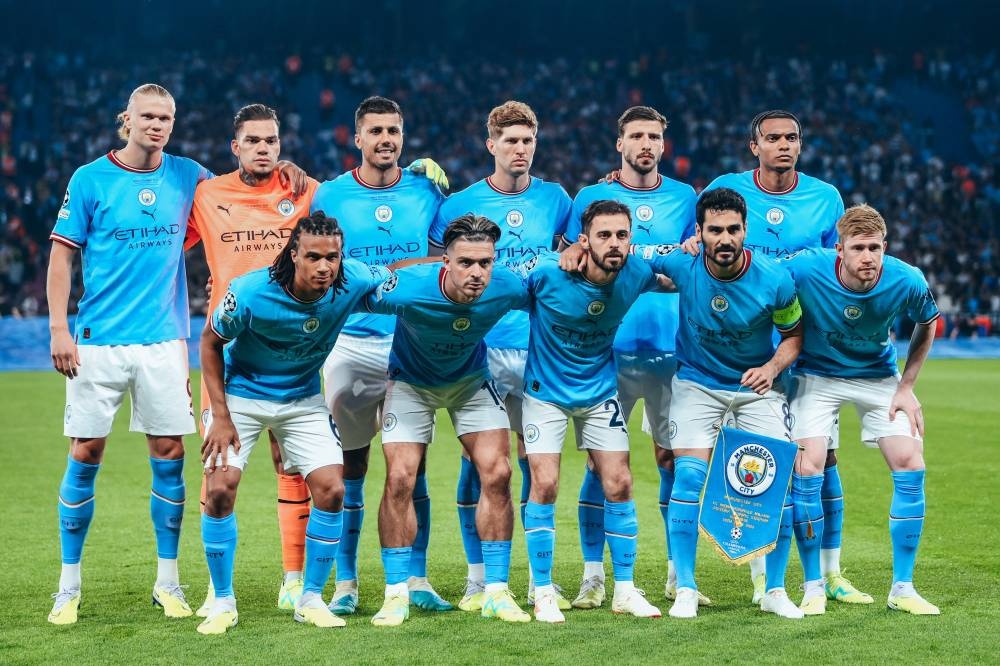 La formación del Manchester City que ha ganado tantos títulos. ,image_description: