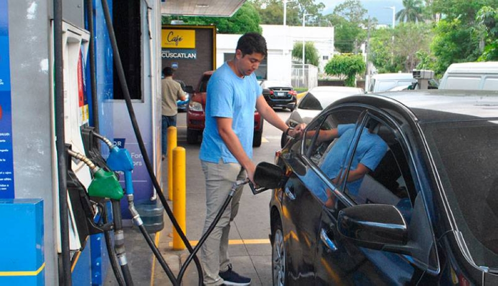 Los precios de los combustibles regresarán al rango de los 3 esta semana. / Juan Martínez,image_description: