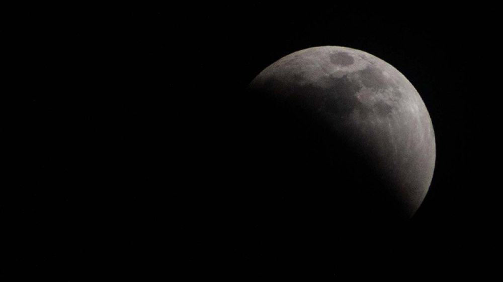 La fase final de un eclipse lunar vista en El Salvador dejó esta estampa en el cielo. /Francisco Valle.,image_description: