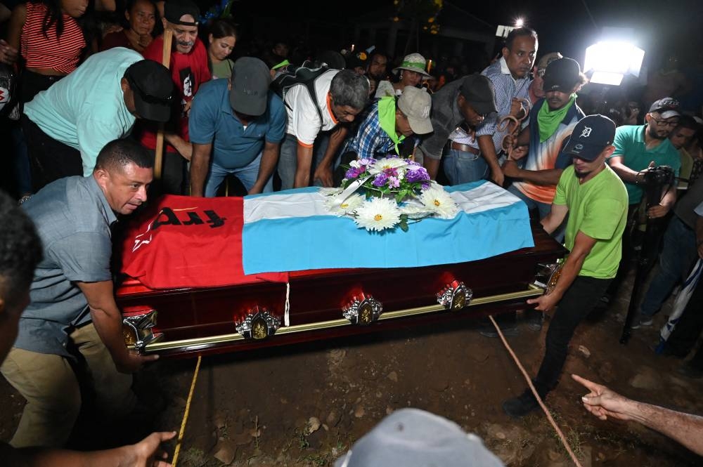 Juan López, de 46 años, fue asesinado a tiros cuando salía de la iglesia el 14 de septiembre en la ciudad nororiental de Tocoa, dijo a la AFP su viuda Thelma Peña/ Foto Orlando Sierra AFP.,image_description: